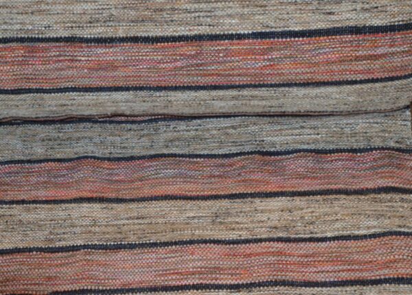 Covor din cârpe colorate țesut tradițional pe război pe bază roșie și gri (la metru)-2335