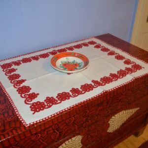 Față de masă, cusut manual cu trandafir, roșu 1-0